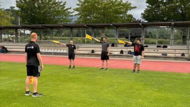 Abschlusstag der Schiedsrichterausbildung: Stationsbetrieb auf dem Fußballplatz